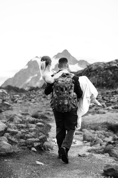 Washington Elopement Photographer_B&W-5