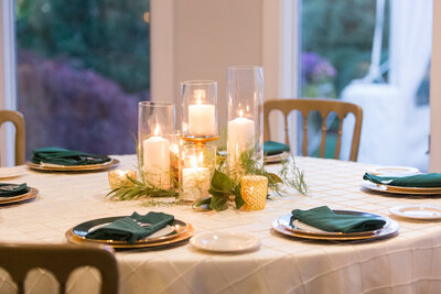 MD-wedding-florist-Ceresville-Mansion-winter-wedding-candle-centerpiece