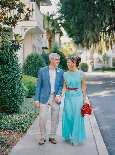 beaulieu oaks historic estate savannah georgia wedding couples portraits under spanish moss hannah forsberg atlanta fine art film photography destination event