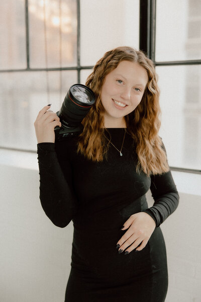 Chloe a Missouri couple photographer