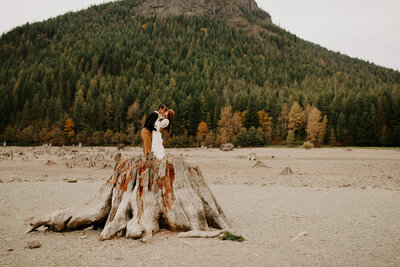 Couple Kissing in Front of Mounts and Forest View - Fall Inspired  Elopement Shoot with Alex Lasota Photography | Rattlesnake Lake Washington