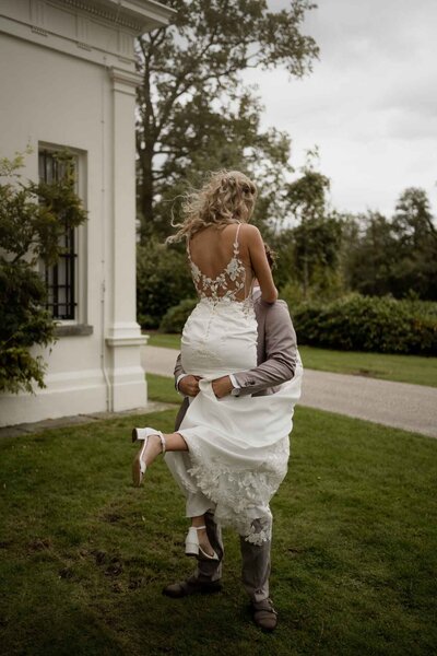 intieme bruiloft, trouwfotograaf oldenzaal, trouwfotograaf twente, bruidsfotograaf oldenzaal, bruiloft fotografie overijssel, BEAU À BO