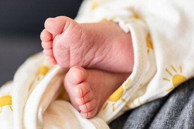 little newborn baby toes