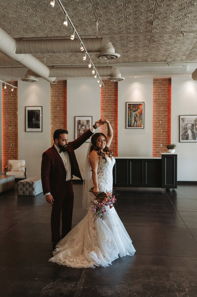 soho6-chandler-wedding-venue-bride-and-groom-bar