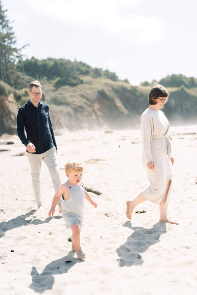Family walks on beach at lincoln city for candid lifestyle family photographer samantha shannon