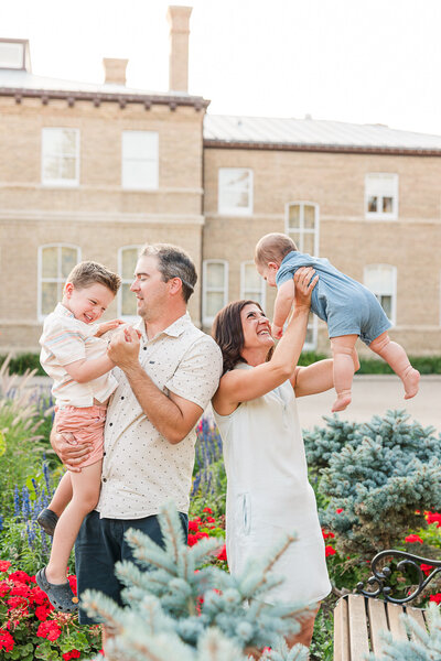 2025 krystal-moore-photography-regina-family-flowers-24
