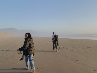 Christian wedding photography at a cold northern beach in the US | Sush Digital Media