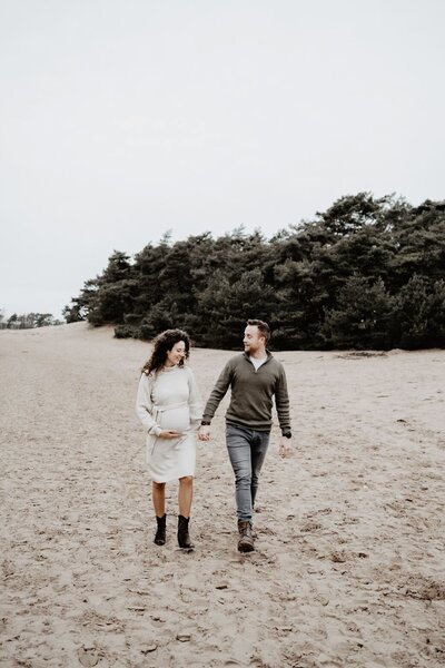 Zwangerschapsfotoshoot, gefotografeerd  in Ede