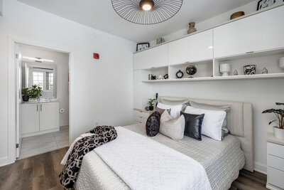 427-50 Lakebreeze primary bdrm (3)