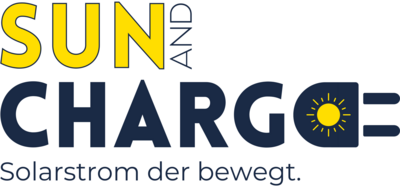 Logo von Sun and Charge auf weißem Grund. Darunter der Slogan von Sun and Charge: Solarstrom der bewegt.