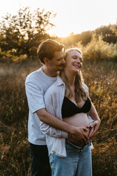 Zwangerschapsshoot tijdens golden hour in Tienen