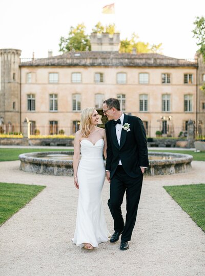 pool-party-wedding-best-guest-experience-in-france