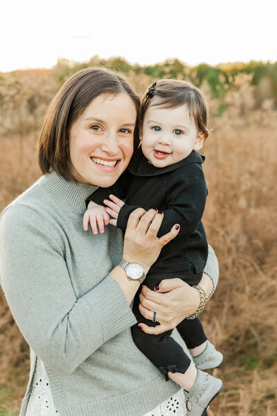 mommy and me photo session in Alpharetta park with Atlanta Laure photography