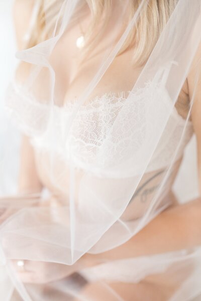 minneapolis-light-boudoir-photo-classy-wedding-gift-husband_0018