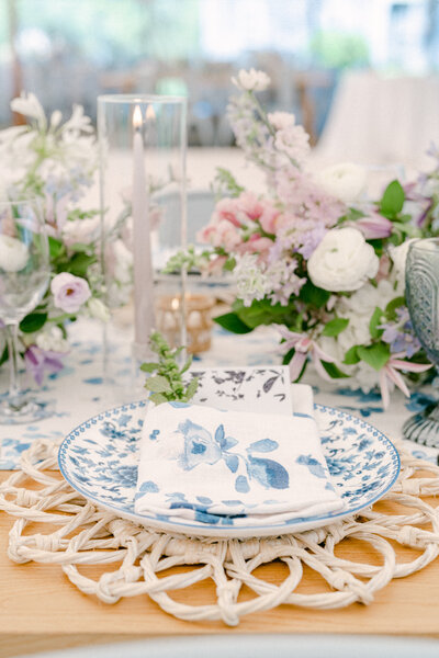 We pride ourselves of serving both Martha's Vineyard and California , taking care of the small details from beginning to end. Helping you create your vision and design elements to make your wedding the one day to remember.
