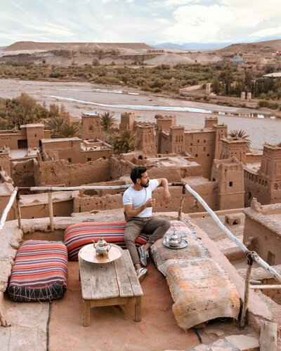 Man_on_balcony_Morocco_itinerary_plan_by_Peculiar_Concierge