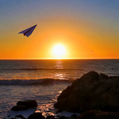Paper airplane on ocean beach in San Francisco - Wedding photography - 4Karma Studio