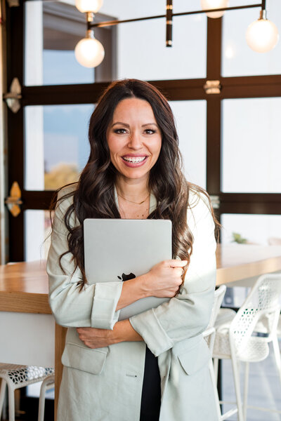 Chelsi Jo Moore sitting with laptop smiling