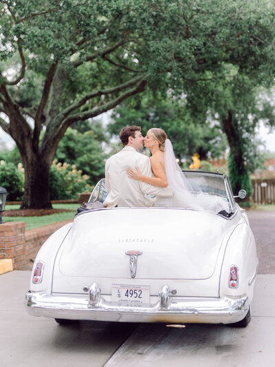 Learn about the top Charleston wedding photographers at Pasha Belman Photography