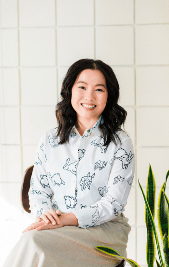 Women's therapist Fresno, Joanne Lai sitting and smiling