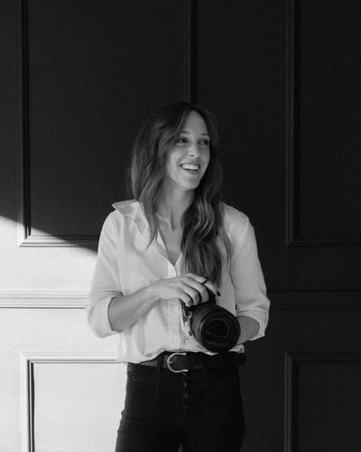 photographer-holding-camera-portrait-jac-dodge-photography-new-mexico