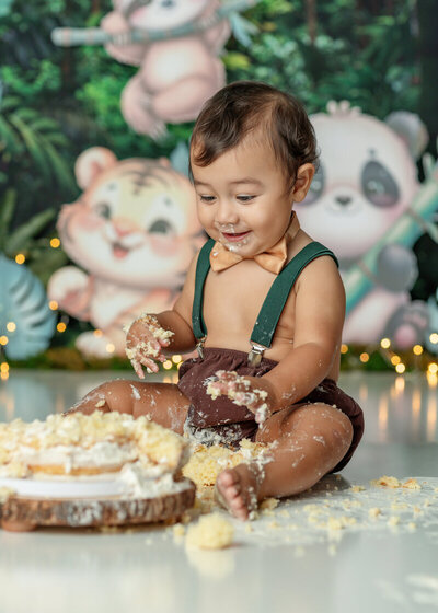 Lyn Mizell is the top newborn, cake smash, and family photographer on the Peninsula in Newport News, serving all of Hampton Roads, Virginia, including Chesapeake, Hampton, Suffolk, Williamsburg, Yorktown, and Virginia Beach.