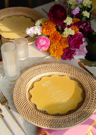 colorful-yellow-pink-place-settings-for-wedding