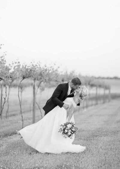 Bret and Brandie Evansville Owensboro Weddings Black and White Gallery11