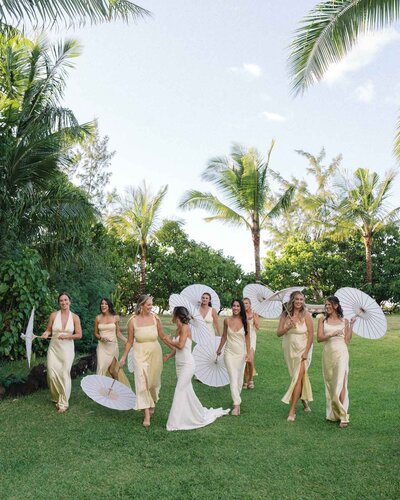 Wedding Photographer in Oahu, Hawaii capturing details and editorial moments.