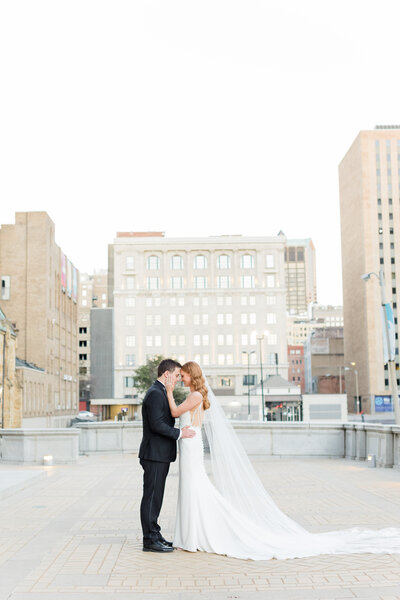 downtown St. Louis wedding  photos by Bella Faith Photography