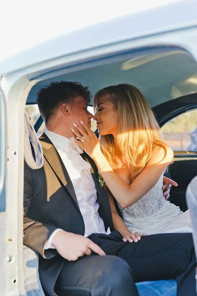 natural true-to-life candid wedding photos in classic car