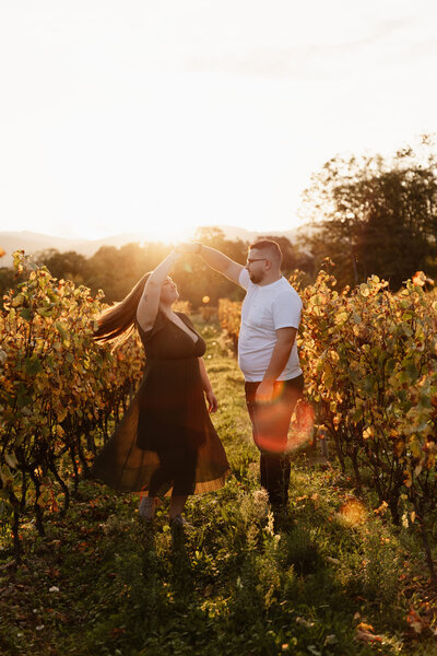 shooting-couple-vignes-beaujolais-golden-hour2