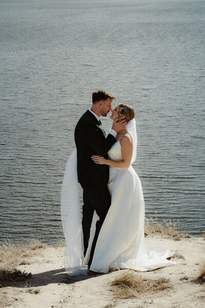 Amanda+AndrewWedding_SneakPeek_0042_ByKaylaBowieCreative
