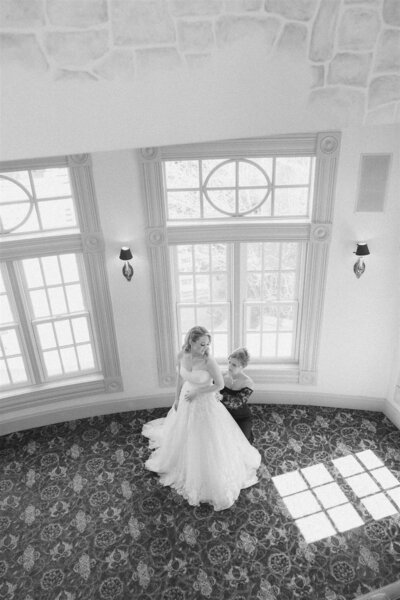 Bridal portraits, veil, florals, wedding dress