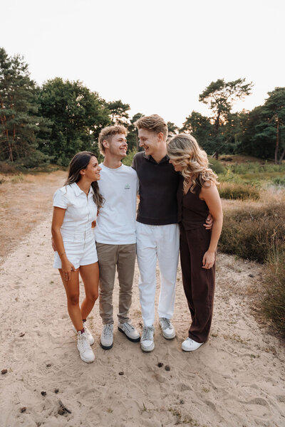 gezinsfotograaf roermond, gezinsfotograaf leudal, gezinsfotograaf haelen, gezinsfotografie limburg, gezinsfotograaf limburg, gezinsshoot leudal, gezinsshoot roermond, gezinsshoot haelen, gezinsfotograaf limburg, gezinsfotograaf brabant, spontane gezinsfoto's, spontane foto's met kinderen, spontane fotografie, gezinsfotograaf