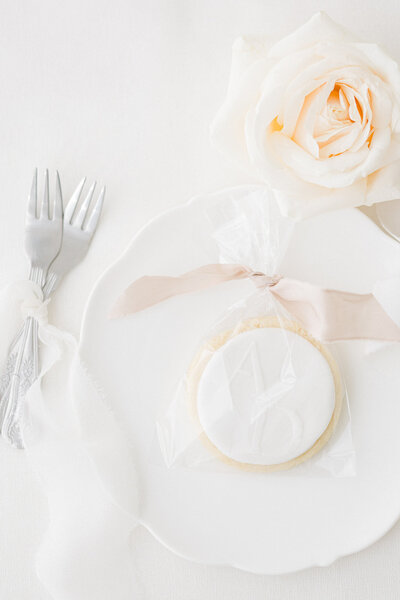 Bespoke wedding favours biscuits Oxfordshire The Cotswolds