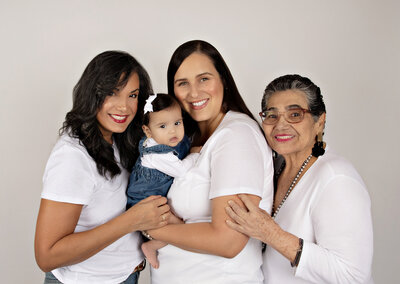 familygraduateseniornewbornboyseniorgraduateheadshotsfamilynewborngirlfirstbirthdayportraiturephotographystudioportraitsnewborngirlboyfamilyEvaMaganaPhotographychildphotographer (14 of 5)