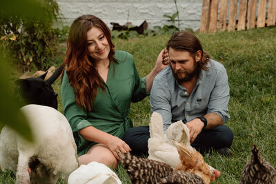 Downtown Kansas City backyard engagement photoshoot session.