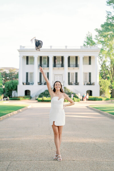 Alabama Grad Session taken on the University of Alabama campus in Tuscaloosa, Alabama. Graduate Photography