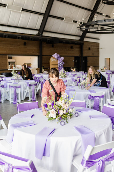Wichita Wedding Planner decorating a garden inspired head table