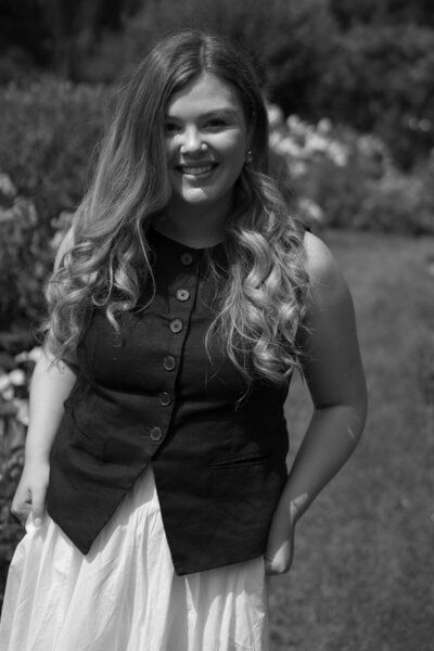 Kassidy smiling at camera at Midwest wedding venue