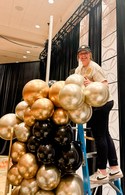 AZ Party Squad owner setting balloon arch up