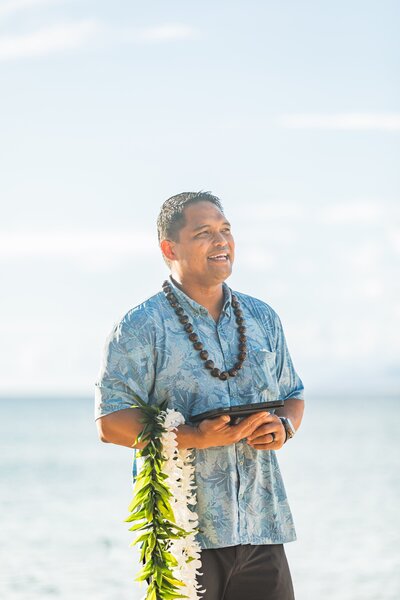 Maui officiant Kahu Euta