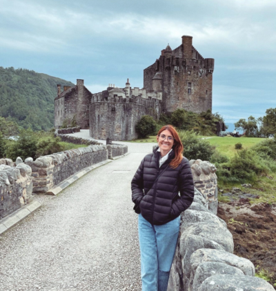 Red Hed Travel Advisor in front of Eilean Donan Castle in Scotland