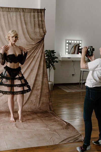 Photographer-photographing-woman