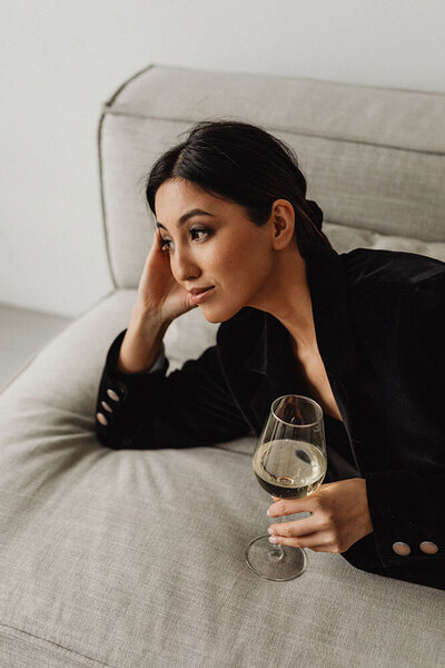 kaboompics_sophisticated-wine-tasting-portraits-modern-asian-woman-in-elegant-black-outfit-holding-white-wine-glass-33686