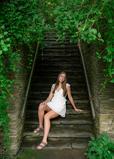 Senior girl photo on stone staircase with green ivy