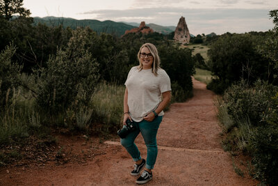 Kayla standing in garden of the gods with her camera