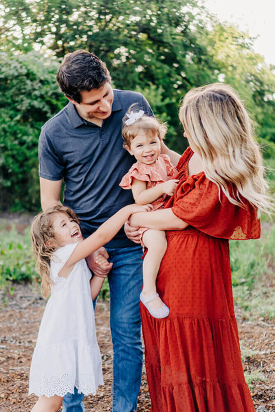Learn how to plan and market family mini sessions