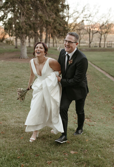 Rebecca and Jason's elegant rooftop wedding at the Bessborough Hotel in Saskatoon, featuring candid moments captured by Kayla Cassidy Photography.
